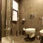 فندق فايف